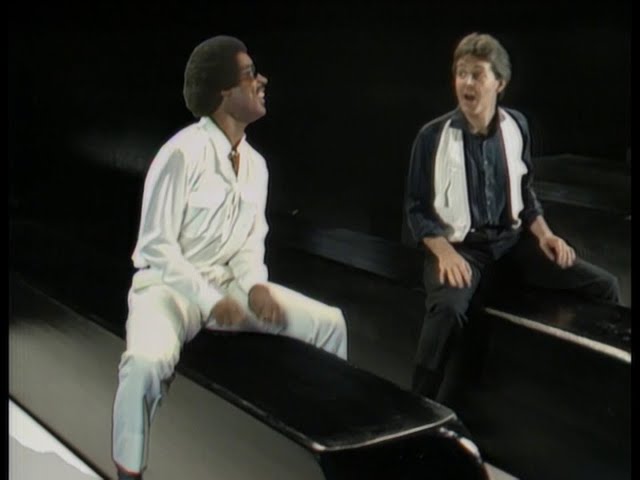 Paul McCartney & Stevie Wonder - Ebony And Ivory 